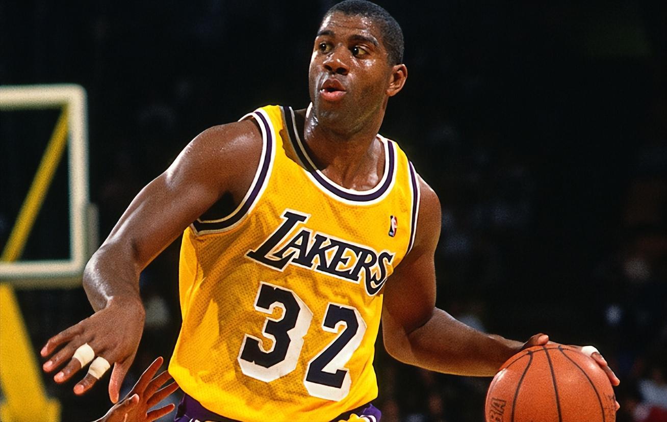 华体会官网-NBA五大个人奖项最年轻球员盘点：魔术师一纪录45年无人能破